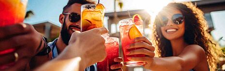 amigos se divertindo com bebidas alcoolicas