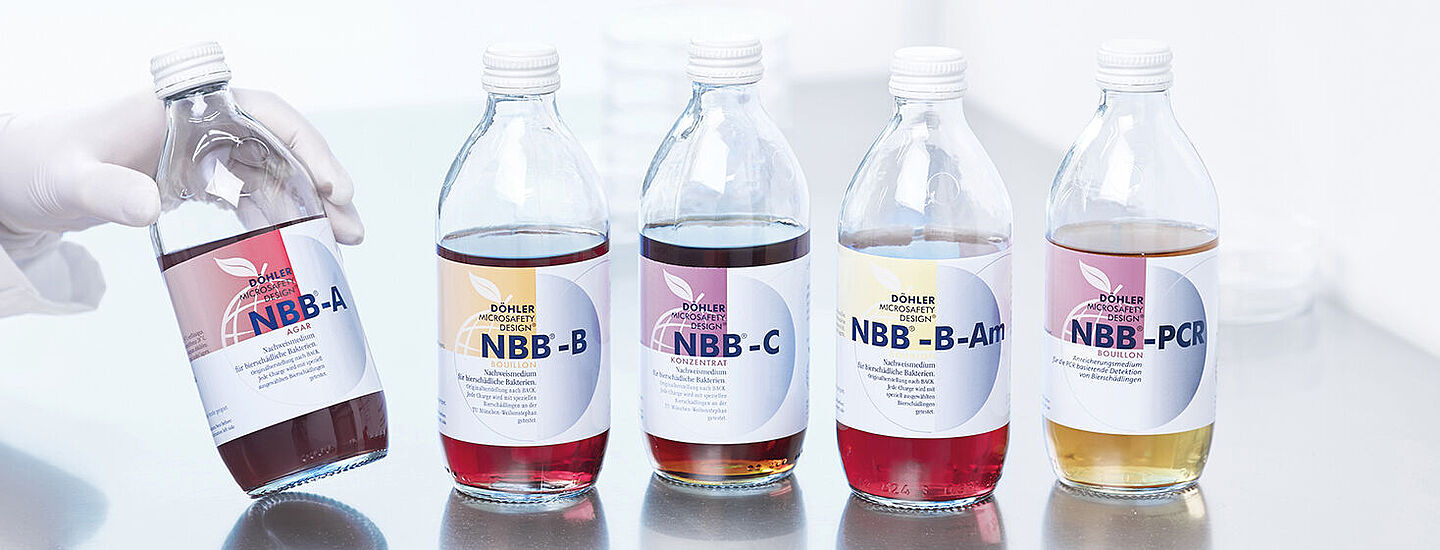 5 botellas de NBB en un entorno de laboratorio