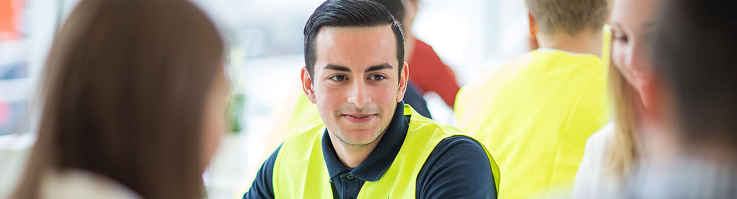 worker with yellow vest