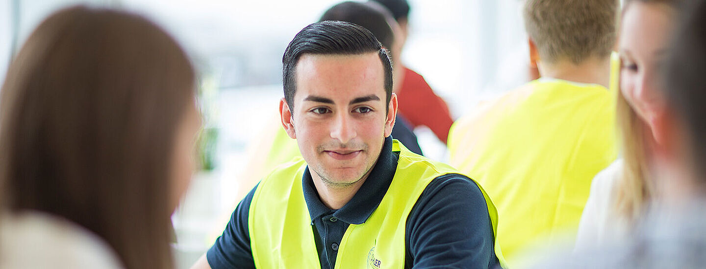 worker with yellow vest