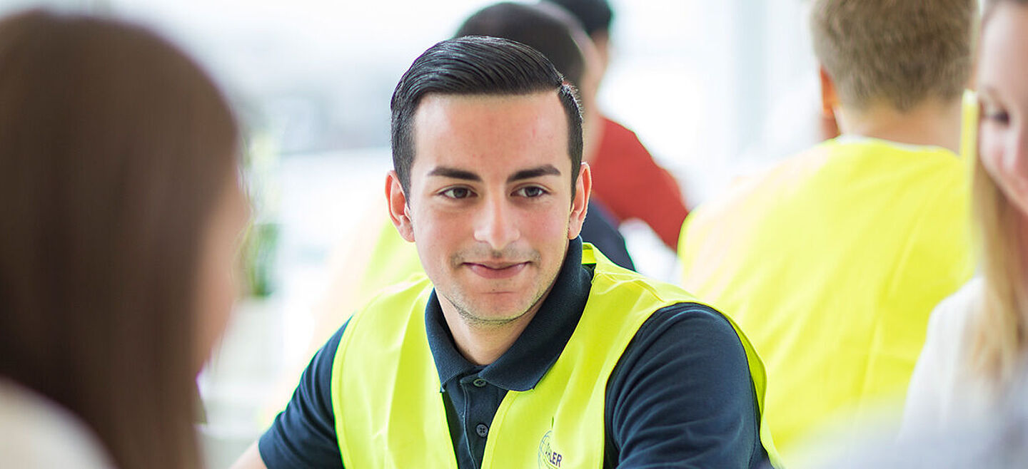 worker with yellow vest