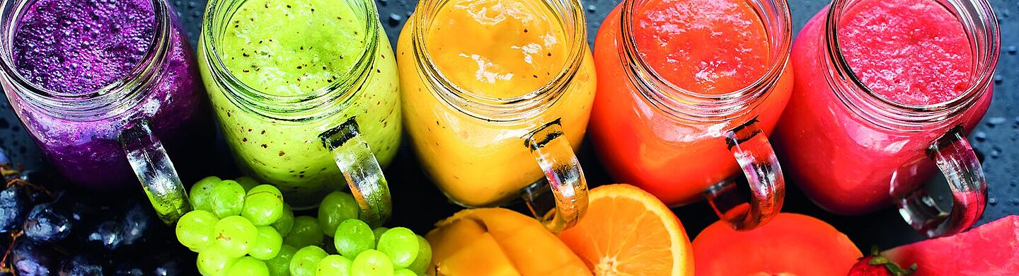 dunkler und grüner Traubensaft, Orangensaft, Papayasaft und Wassermelonensaft