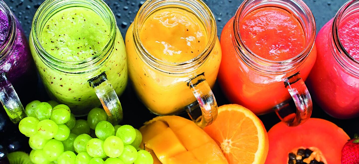 dunkler und grüner Traubensaft, Orangensaft, Papayasaft und Wassermelonensaft